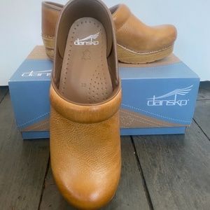 Never worn distressed Honey dansko clogs